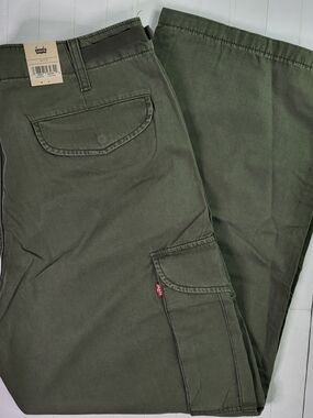 Levi's Men's 36x32 Olive Baggy Cargo Pants with Flap Pockets